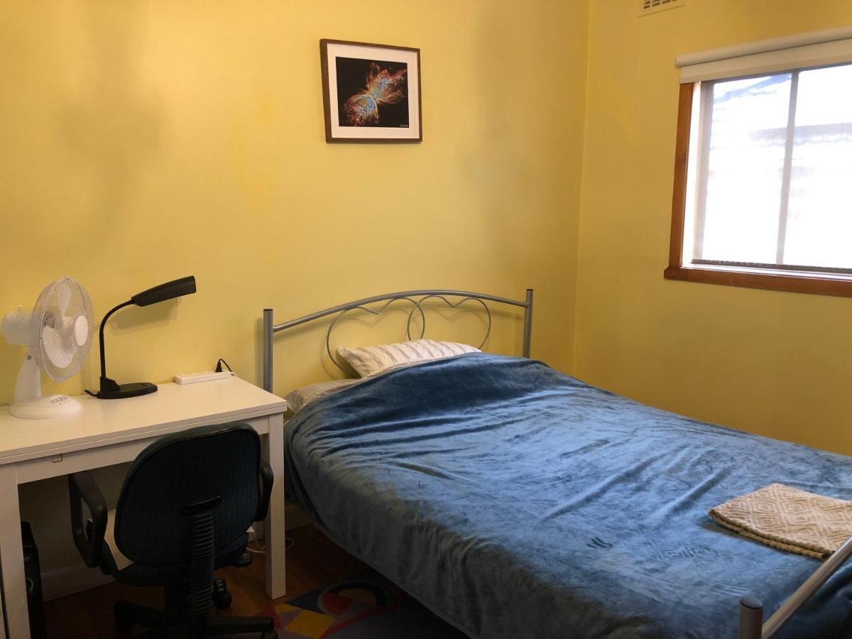 A Single Room Near The Railway Station Melbourne City Exterior foto