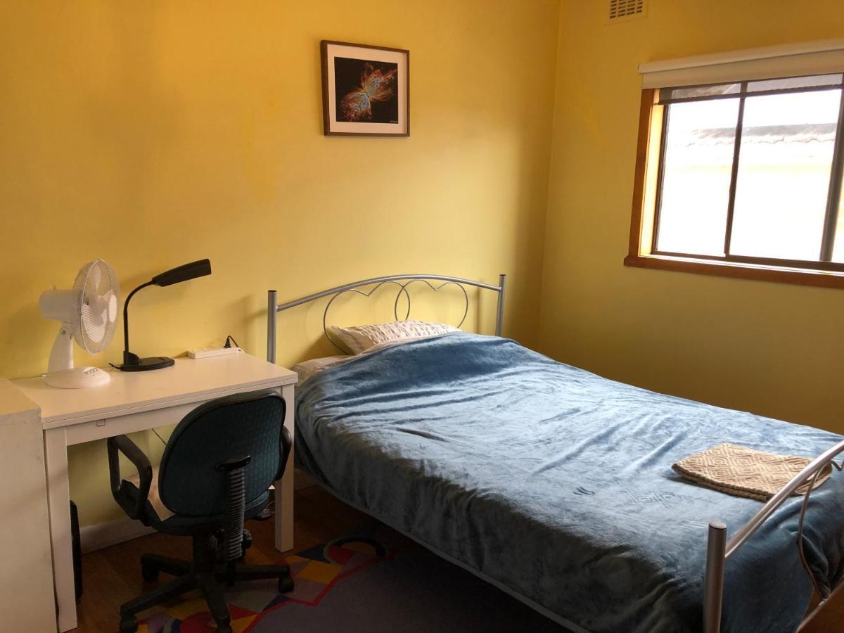 A Single Room Near The Railway Station Melbourne City Exterior foto