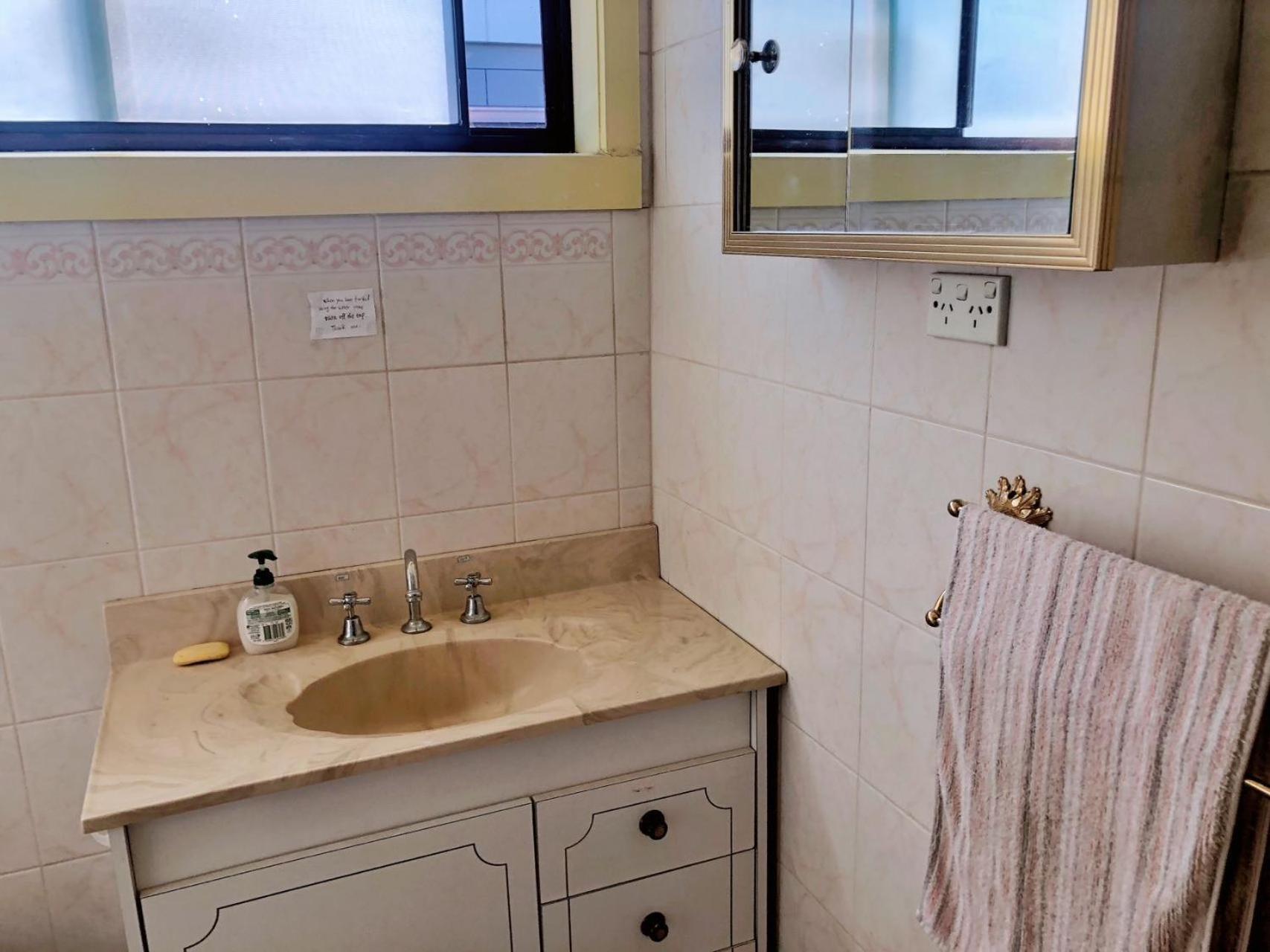 A Single Room Near The Railway Station Melbourne City Exterior foto