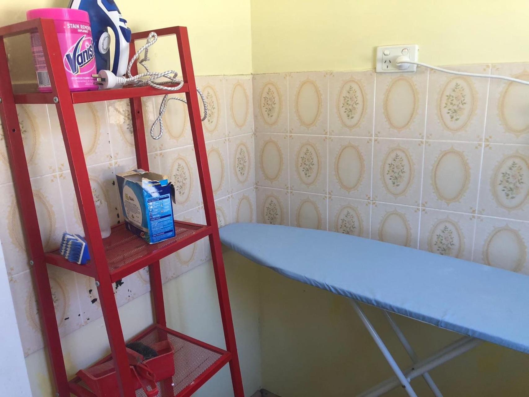 A Single Room Near The Railway Station Melbourne City Exterior foto